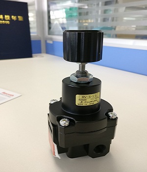 自力可調式減壓閥構造參數，來控制閥門的開度