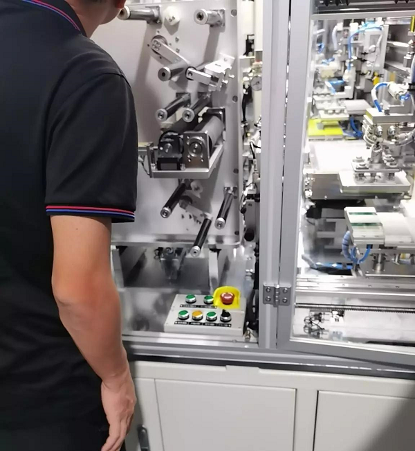 用于制片機和疊片機的伺服控制，提升電氣工程中IO精度的解決方案